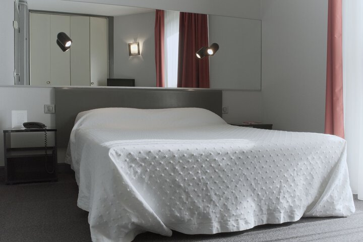 Room 5 of 23