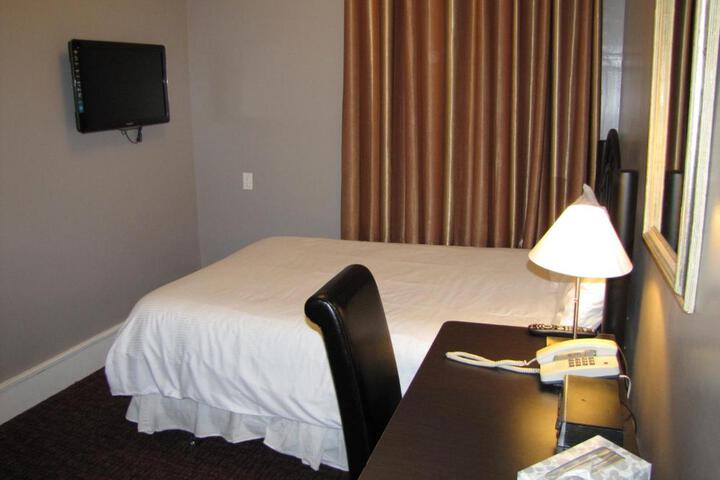 Hotel Suite Photo