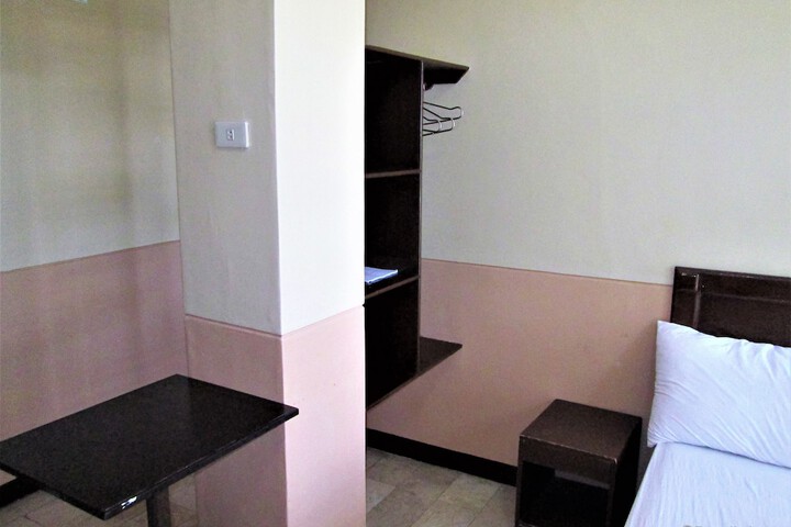 Room 13 of 42