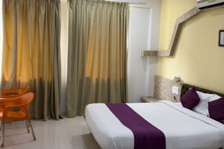 Room 2 of 8