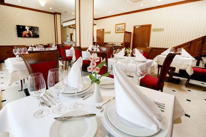 Dining 49 of 64