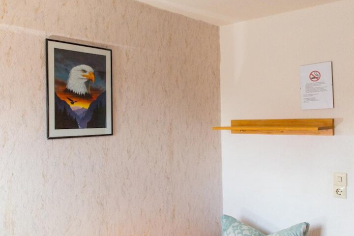 Room 15 of 48