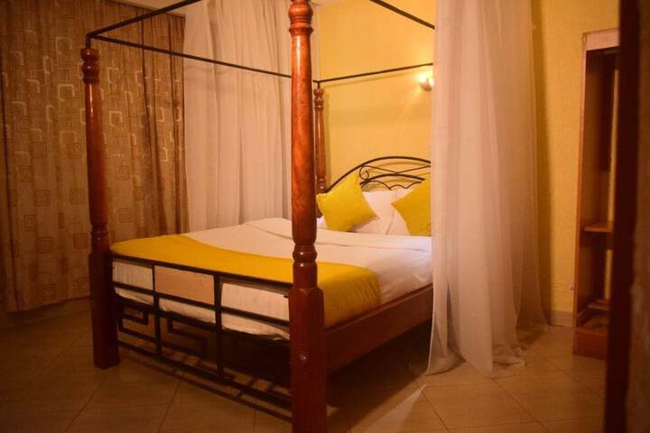 Room 6 of 42