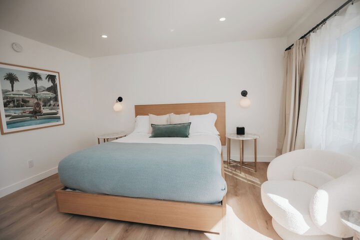 Room 7 of 93