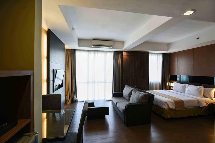 Room 10 of 37