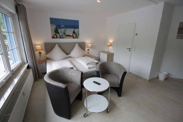 Room 4 of 76