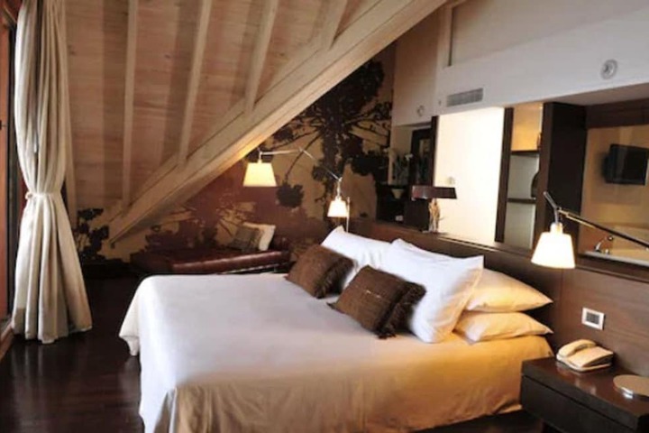 Room 8 of 29