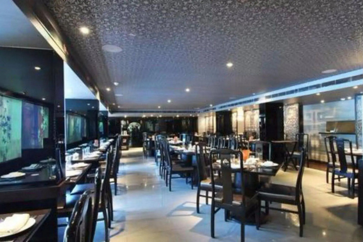 Dining 11 of 12