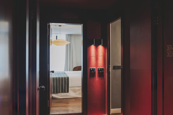 Room 12 of 153