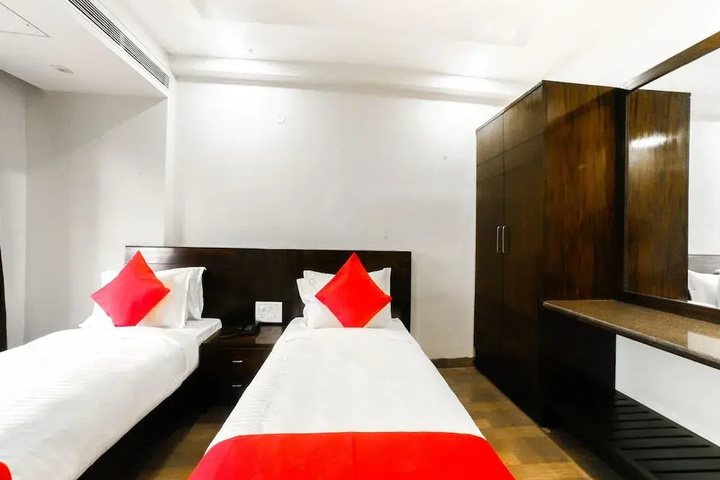 Room 6 of 19