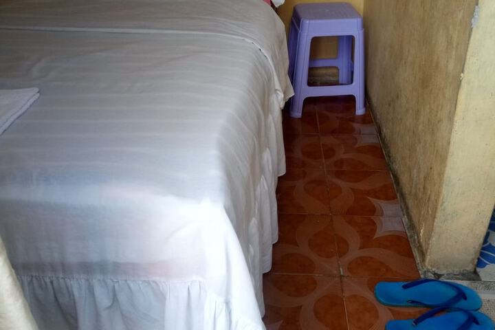 Room 6 of 12
