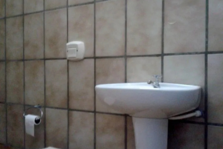 Room 8 of 12