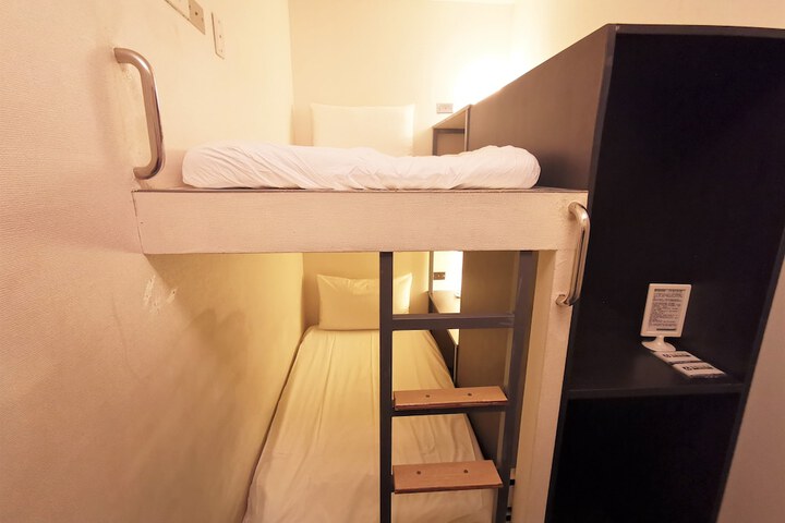 Room 27 of 44