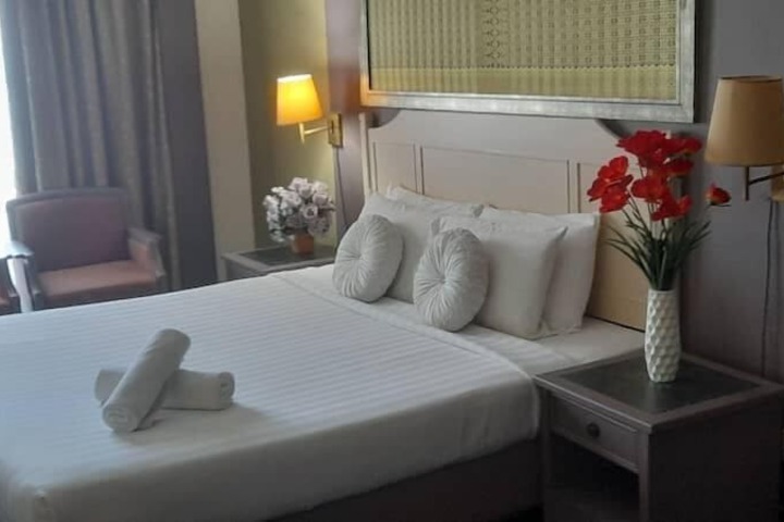 Room 204 of 650