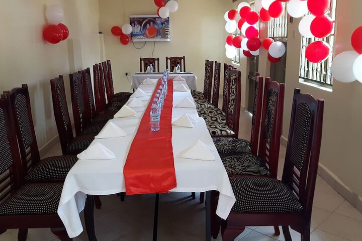 Dining 14 of 25