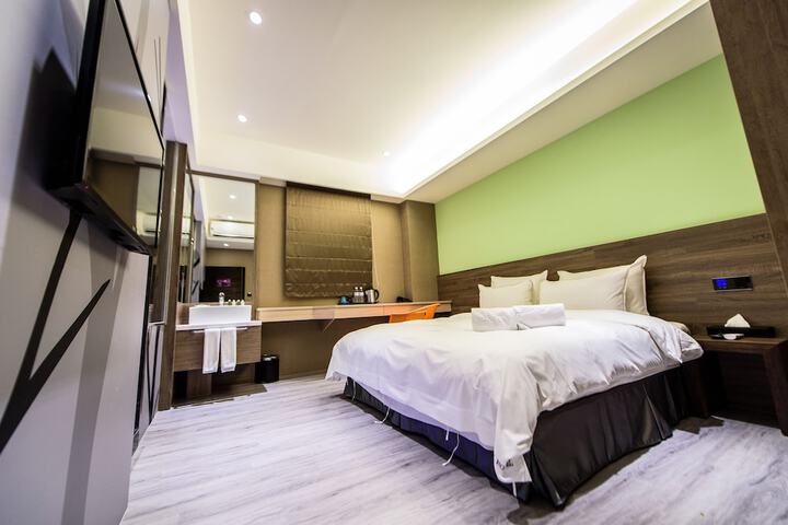Room 9 of 31