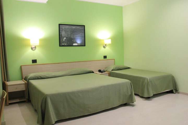 Room 13 of 37