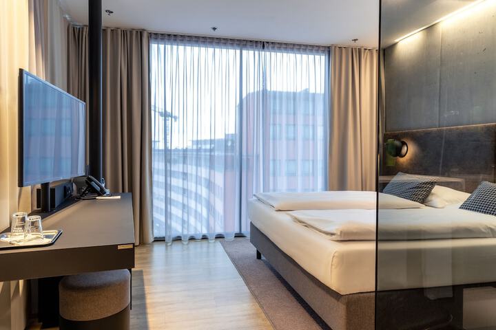 Room 34 of 111