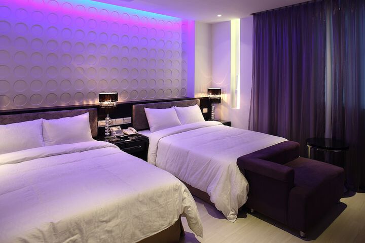 Room 10 of 15