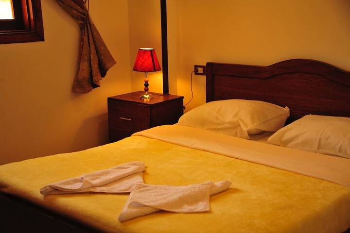 Room 4 of 63
