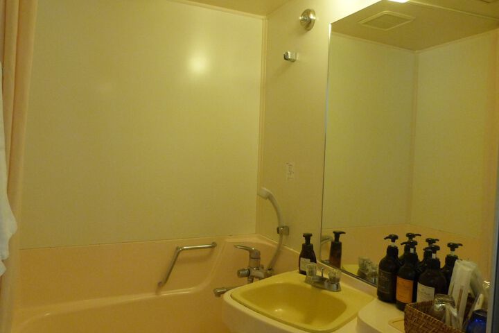 Room 27 of 97
