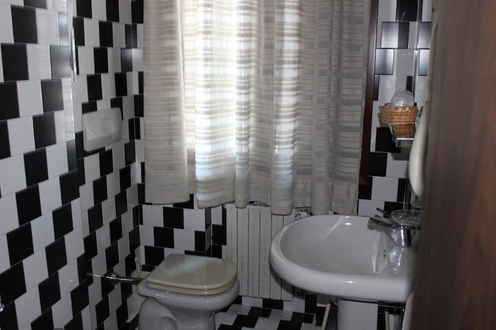 Room 14 of 32