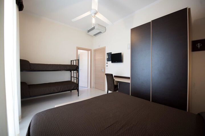 Room 14 of 24