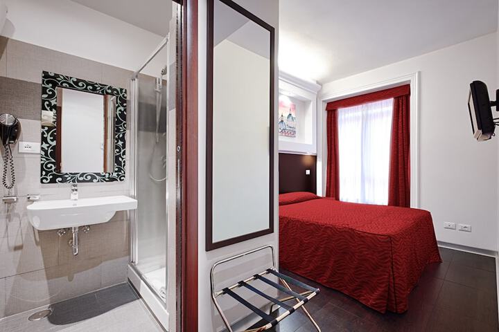 Room 4 of 34