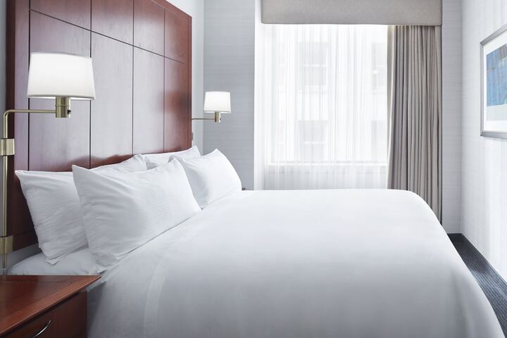 Classic Queen Bed (5 of 14)