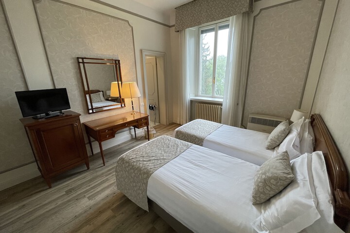Room 15 of 121