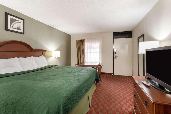 1 King Bed (1 of 11)