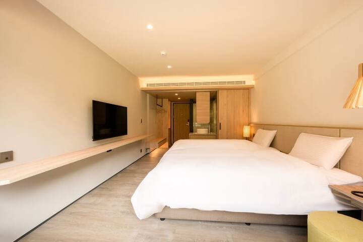 Room 12 of 25