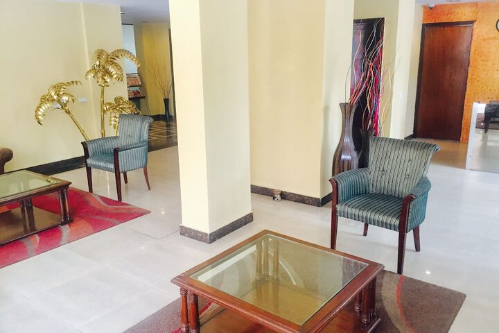 Entrance & Lobby