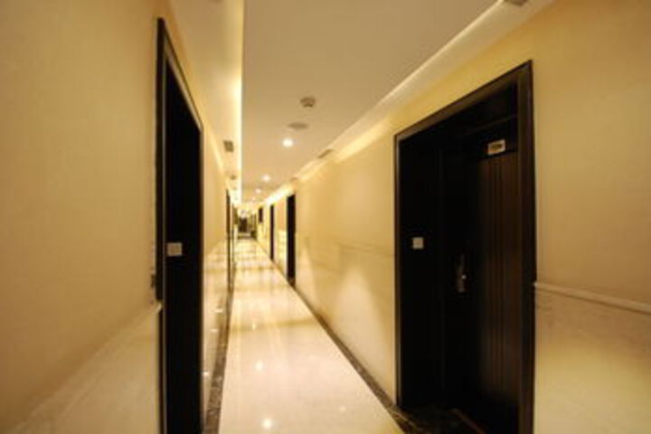 Ballroom/Hall 16 of 21