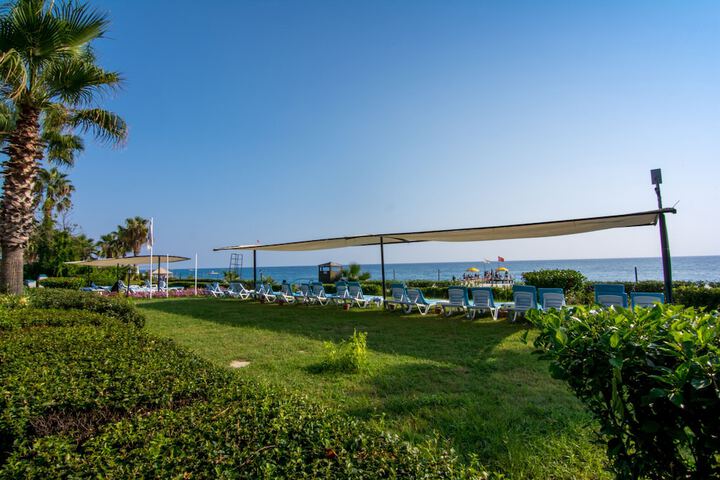 Hotel Exterior 64 of 70