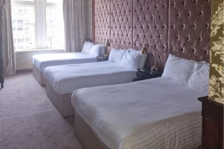 Room 16 of 36
