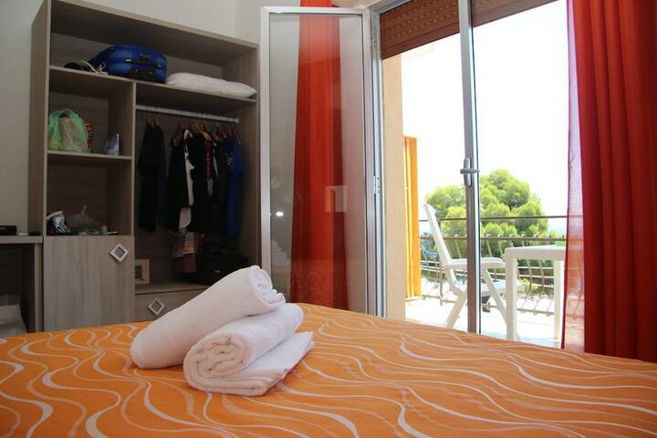 Room 7 of 51