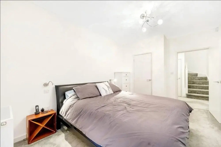 Room 2 of 9