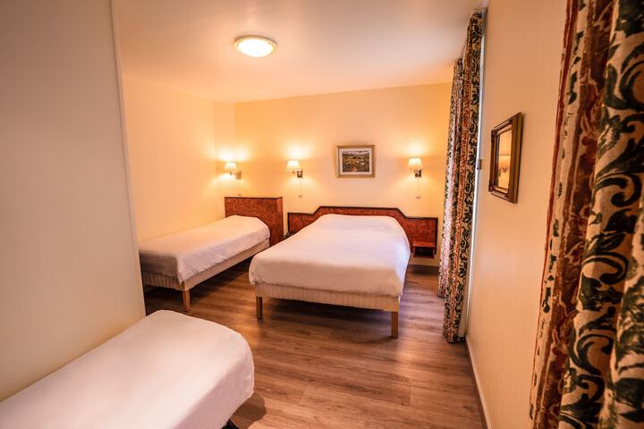 Room 10 of 27