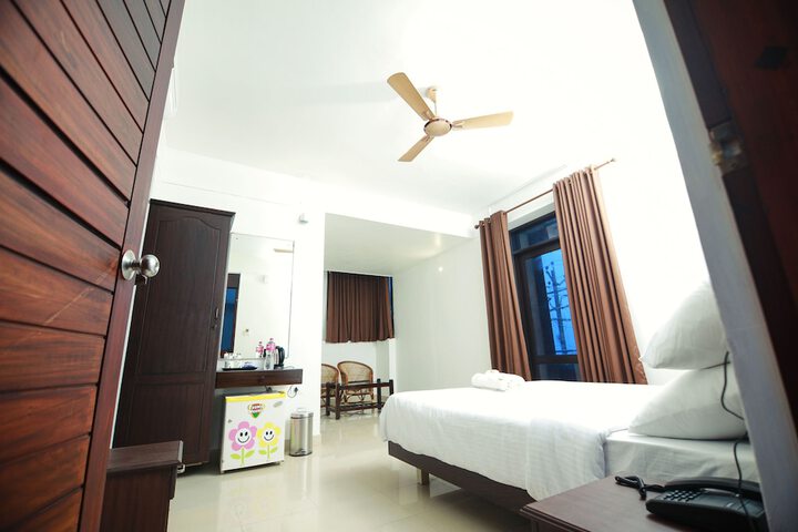 Room 8 of 25