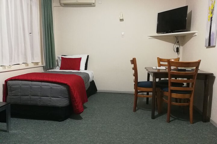 Room 53 of 100