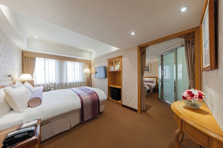 Room 17 of 60