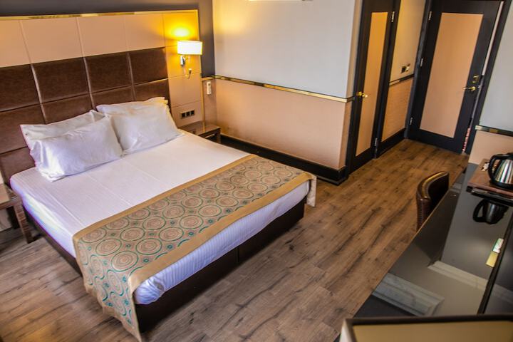 Room 2 of 20