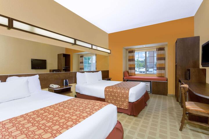 1 Queen Bed Accessible Room (22 of 30)