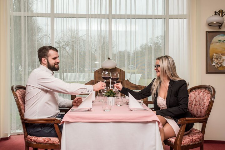 Dining 58 of 77