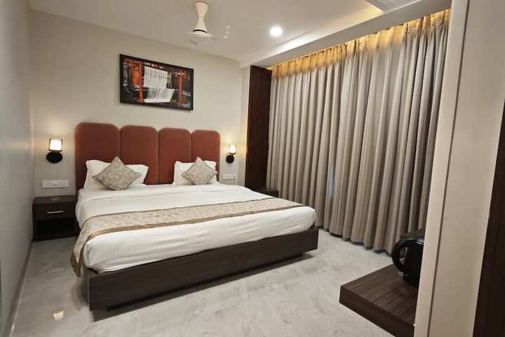 Room 5 of 13