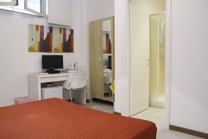 Room 9 of 36
