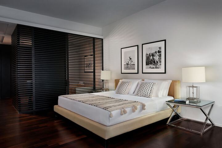Room 6 of 113