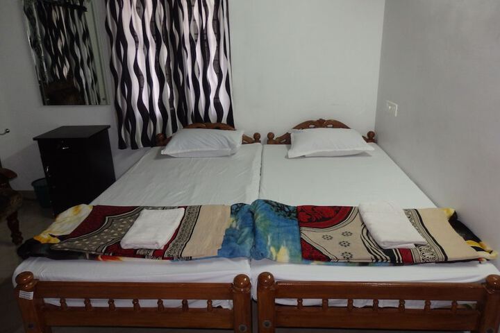 Room 11 of 102