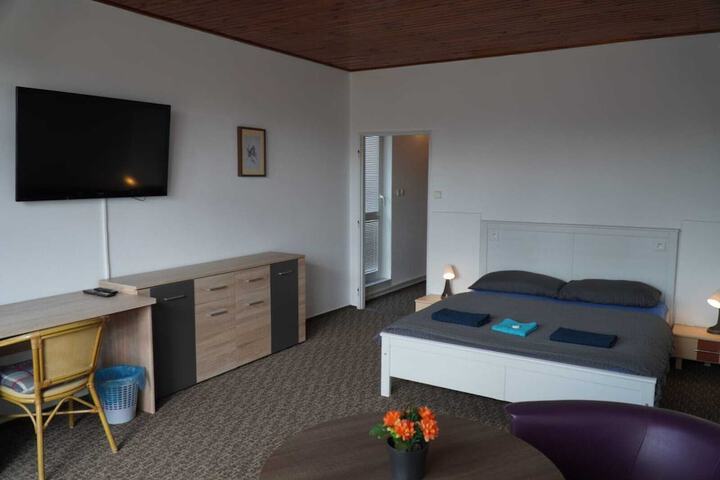 Room 6 of 22